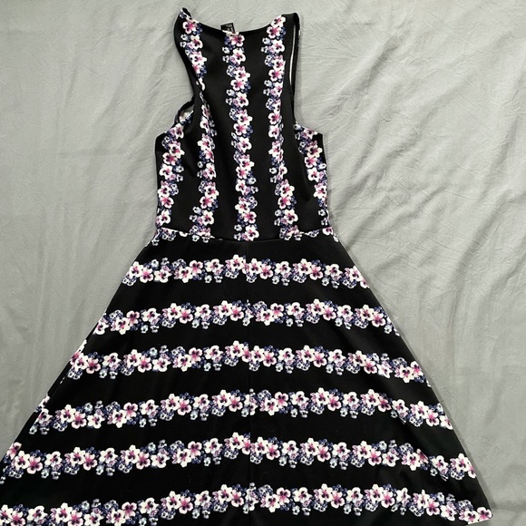 H&M dress - Picture 2 of 3